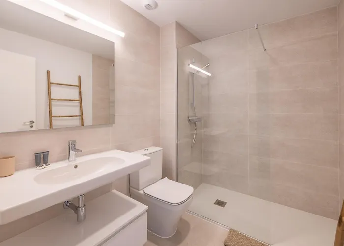 Ar3 Stylish New In With Pool, Gym And Garage Apartment