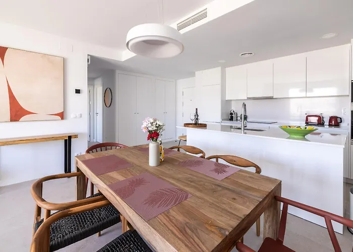 Ar3 Stylish New In With Pool, Gym And Garage Apartment *