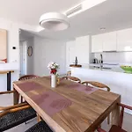 Ar3 Stylish New In With Pool, Gym And Garage Apartment *