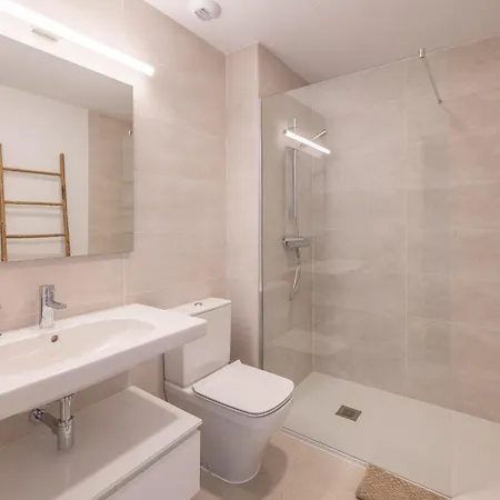Ar3 Stylish New In With Pool, Gym And Garage דירה
